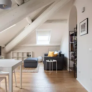  Apartment Breathtaking Castle View Youhosty - Quintino Sella Italy